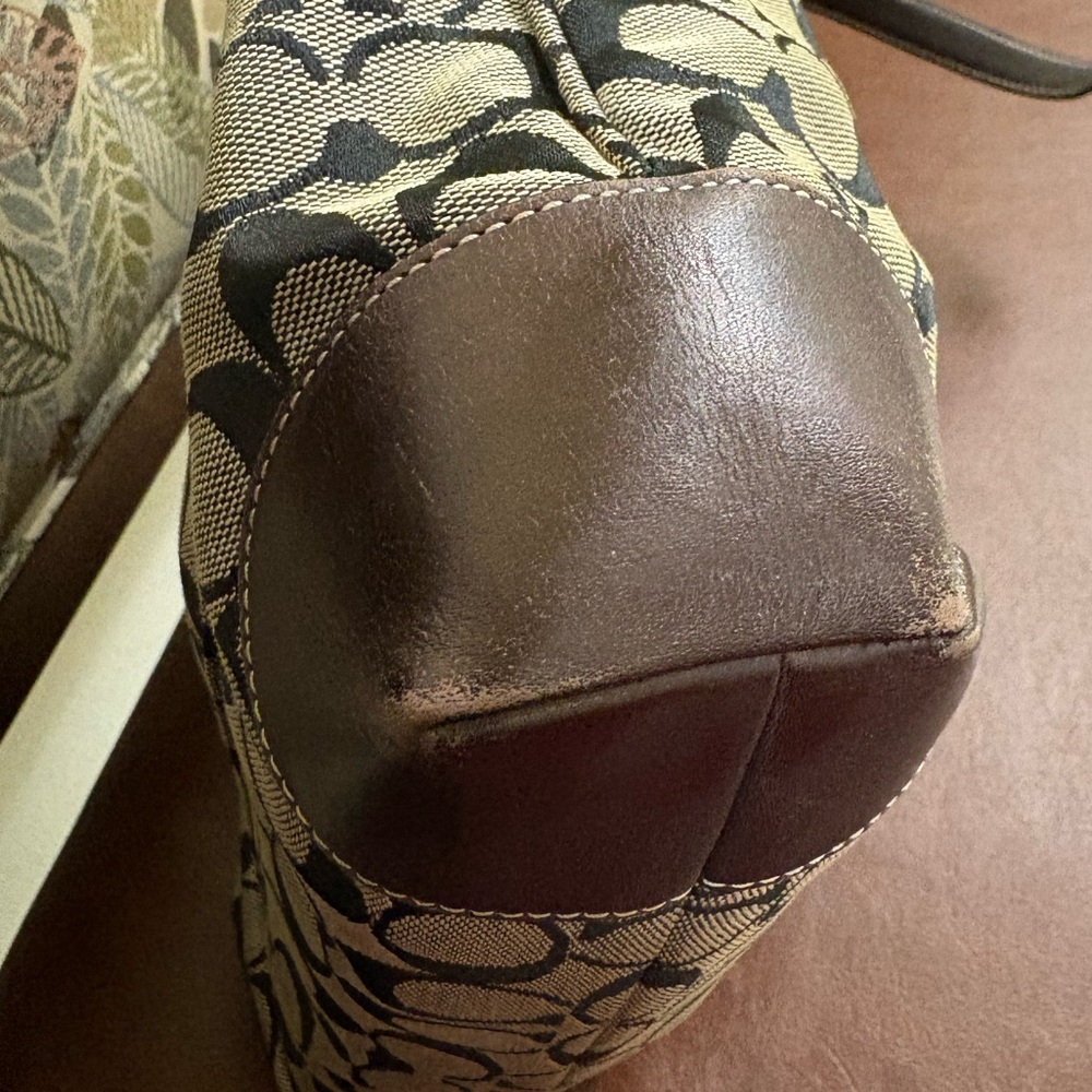 Coach Black and Cream Signature Tote - Picture 12 of 16